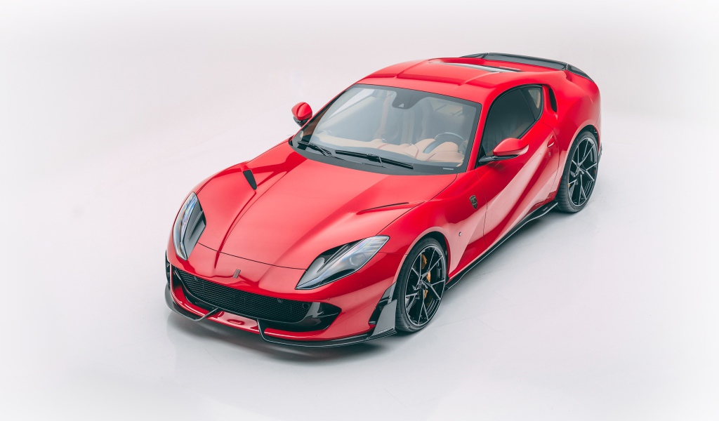 Красный автомобиль Mansory Ferrari 812 Superfast Soft Kit 2020 года