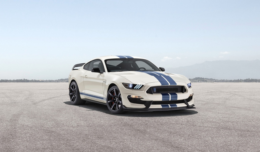 Гоночный автомобиль  Shelby GT350 Heritage Edition, 2020 года 