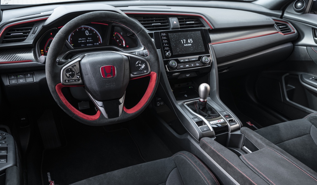 Черный кожаный салон автомобиля Honda Civic Type R Sport Line