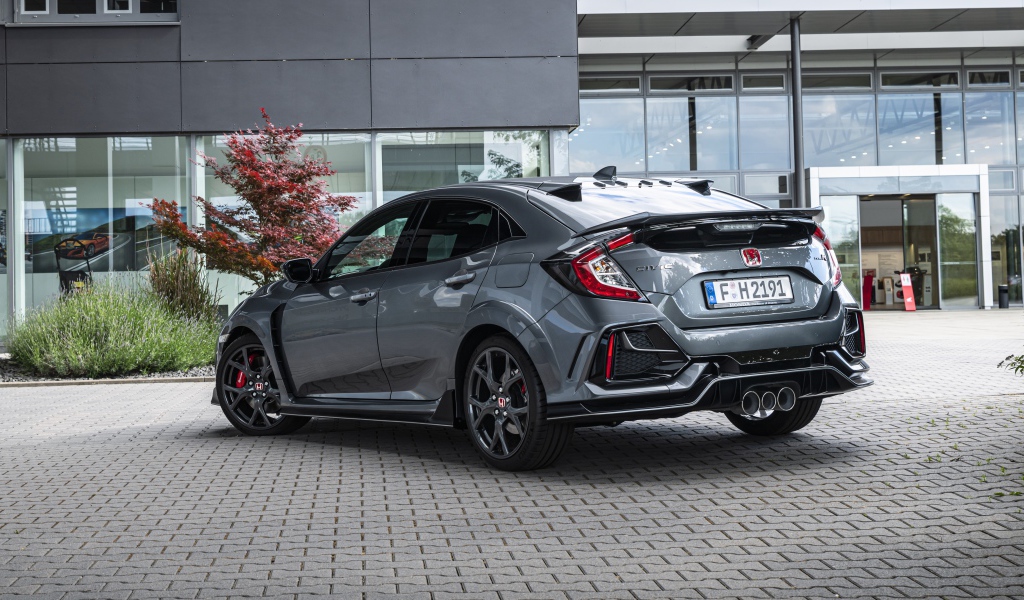Серый автомобиль Honda Civic Type R Sport Line вид сзади