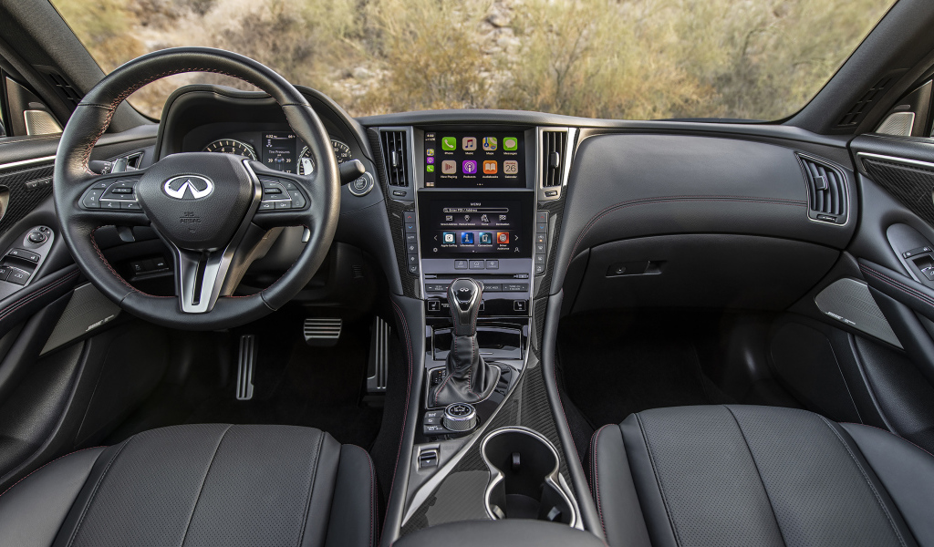 Черный кожаный салон автомобиля Infiniti Q60 Red Sport 400 AWD, 2021 года