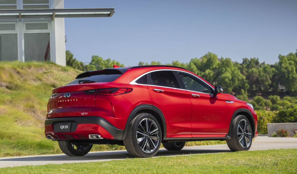 Красный автомобиль Infiniti QX55 AWD 2022 года вид сзади