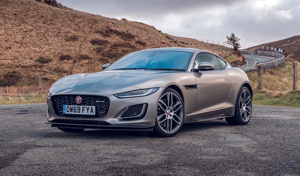 Серебристый Jaguar F-Type P450 R-Dynamic 2020 года 