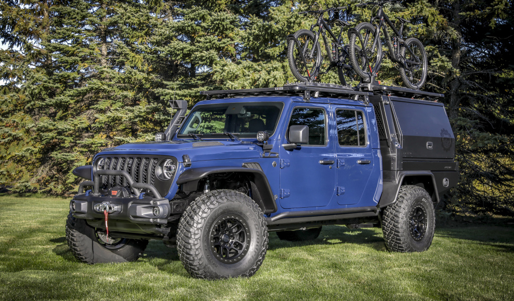 Внедорожник Jeep Gladiator, 2020 года в парке