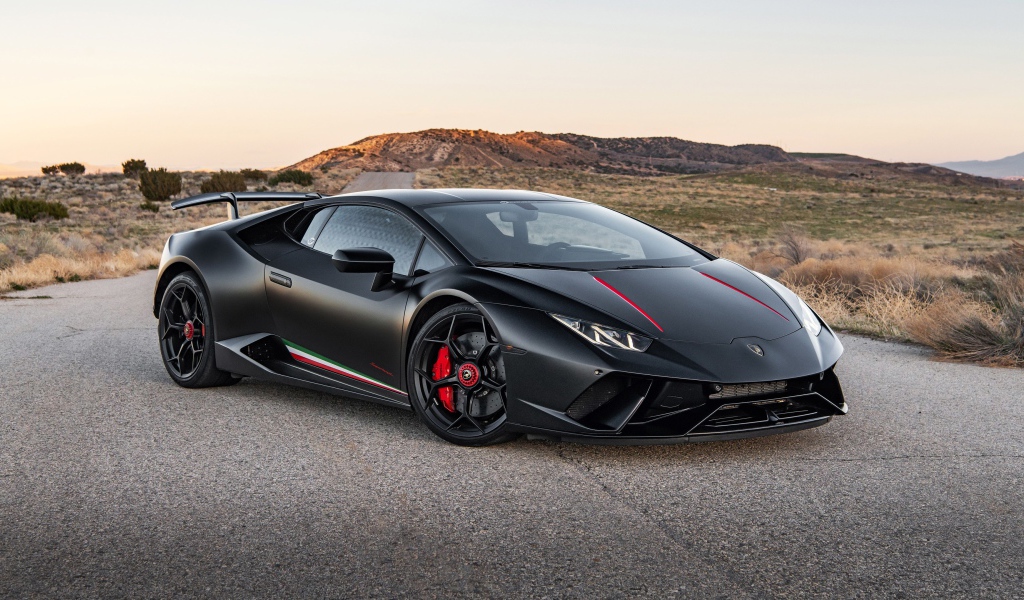 Черный спортивный  Lamborghini Huracan Performante 2020 года