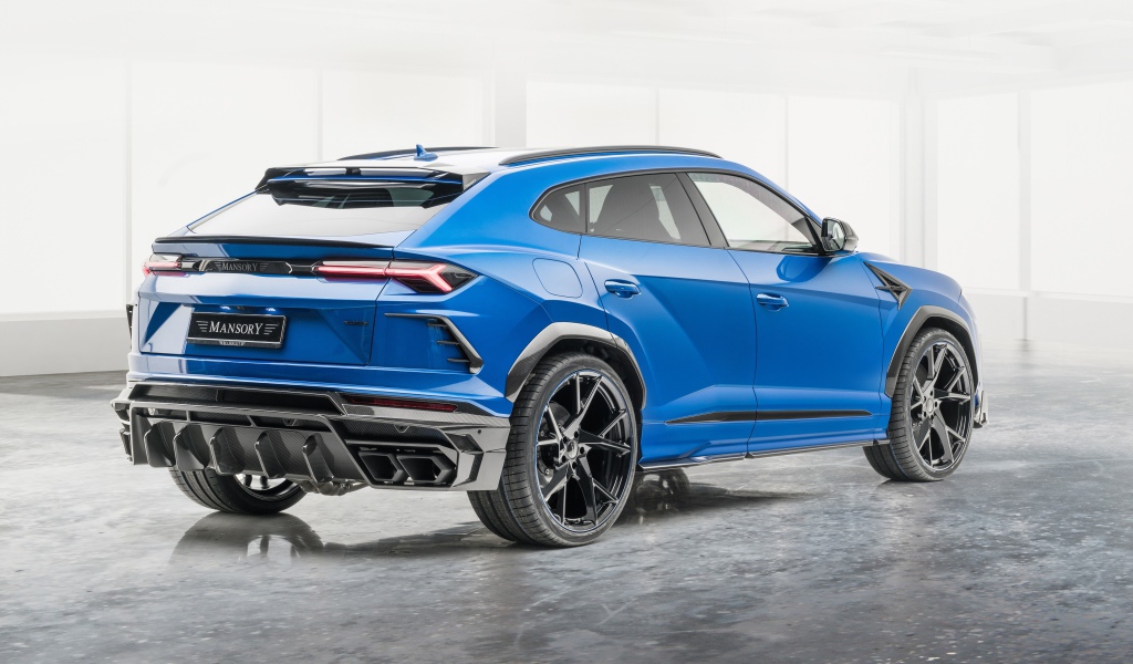 Автомобиль Lamborghini Urus 2020 года вид сзади