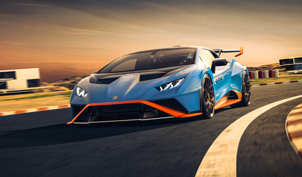 Автомобиль Lamborghini Huracán STO 2021 года на трассе