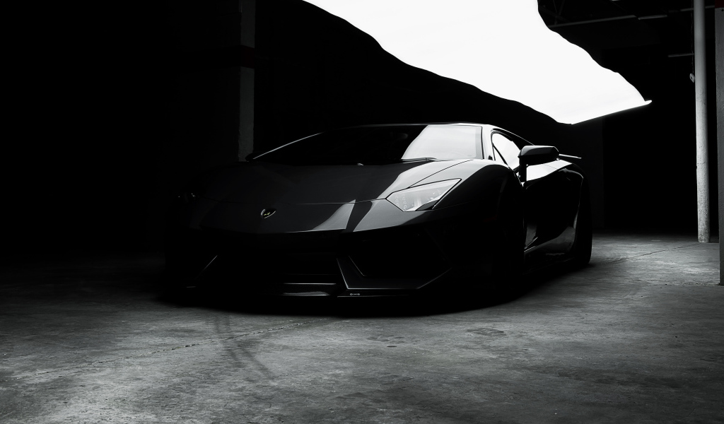 Черный автомобиль   Lamborghini Aventador