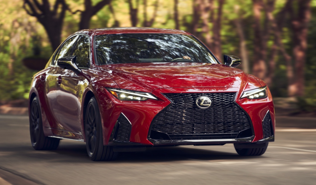 Красный автомобиль  Lexus IS 350 AWD F SPORT, 2021 года