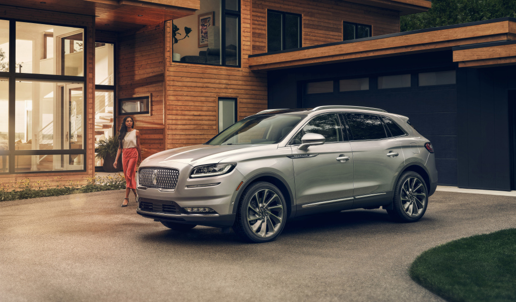 Автомобиль  Lincoln Nautilus  2021 года у дома