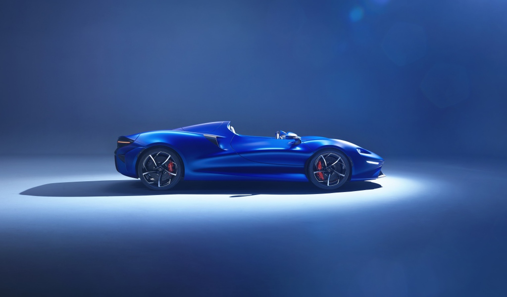 Спортивный автомобиль McLaren Elva 2020 года 