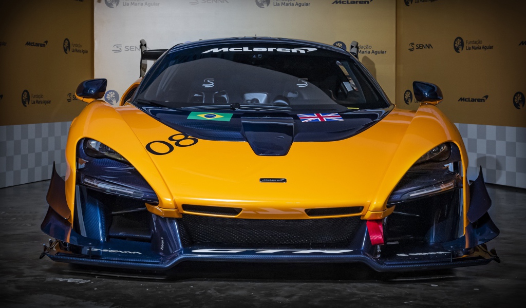 Спортивный автомобиль McLaren GTR 2020 года