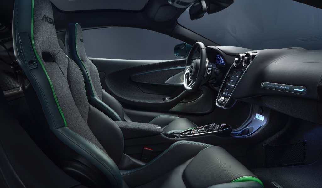 Салон автомобиля McLaren GT Verdant Theme By MSO 2020 года