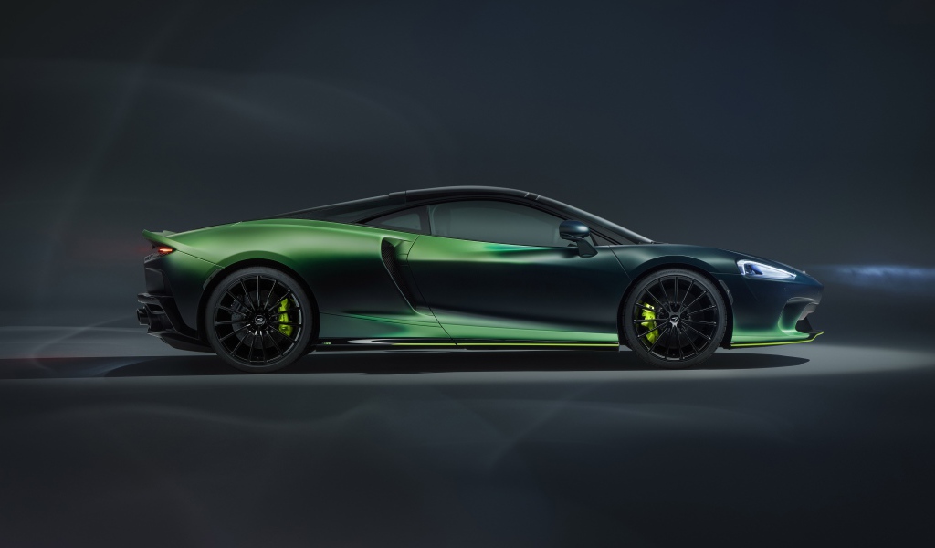 Автомобиль McLaren GT Verdant Theme By MSO 2020 года вид сбоку