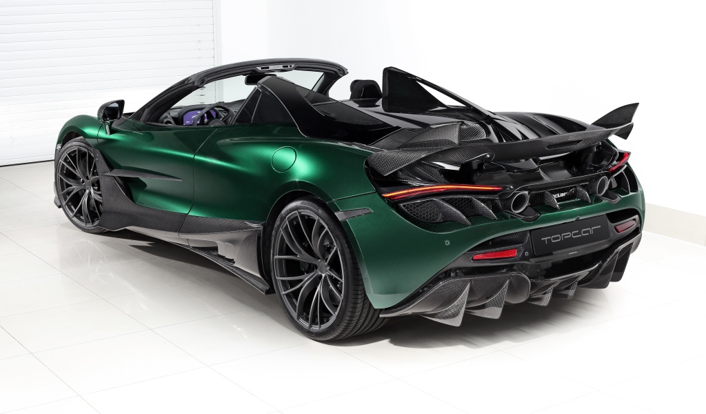 Зеленый автомобиль McLaren 720S Spider Fury 2020 года вид сзади