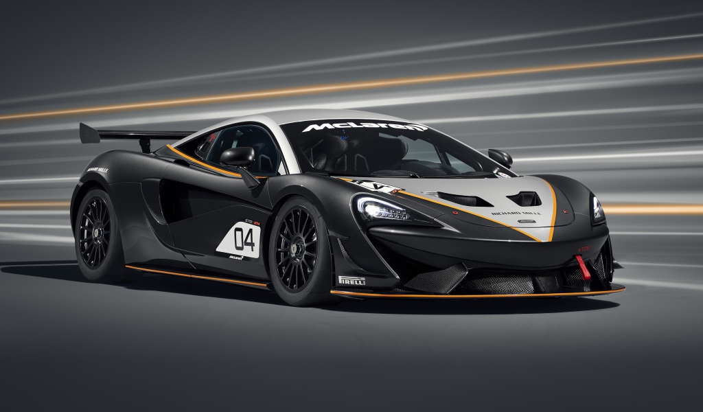 Спортивный автомобиль McLaren 570S GT4 2020 года на сером фоне