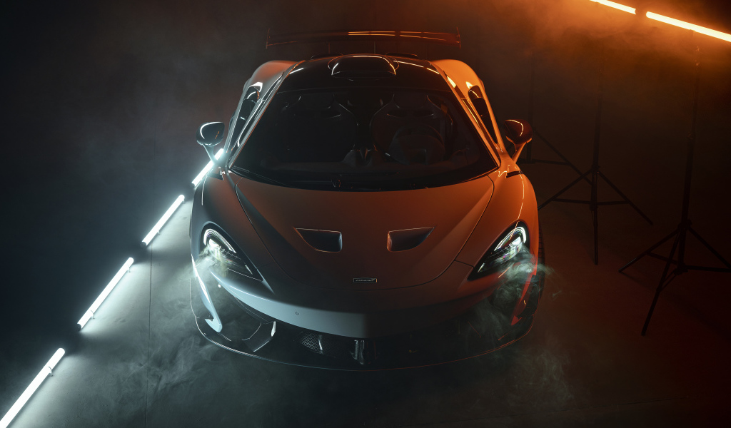 Автомобиль McLaren 620R,  2021 года вид сверху
