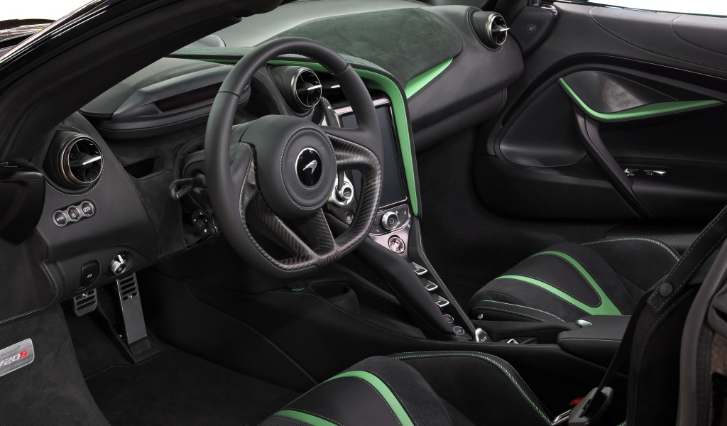 Черный салон автомобиля  McLaren 720S Spider Fury 2020 года 