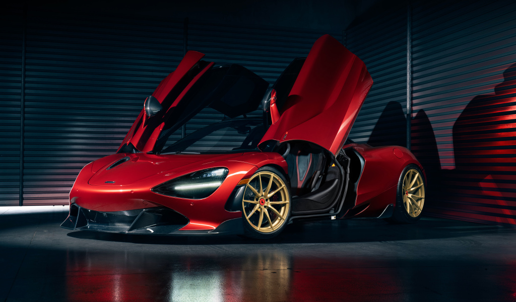 Быстрый автомобиль McLaren 720S с открытыми дверями
