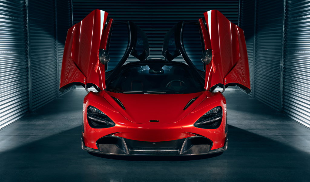 Красный автомобиль McLaren 720S с открытыми дверями в гараже