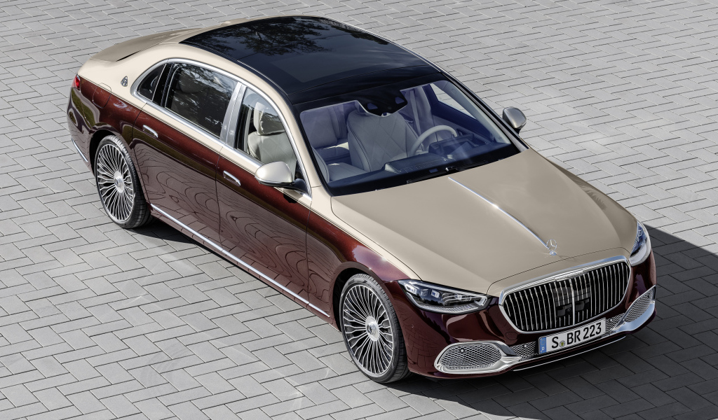 Дорогой автомобиль Mercedes-Maybach S 580,  2021 года вид сверху