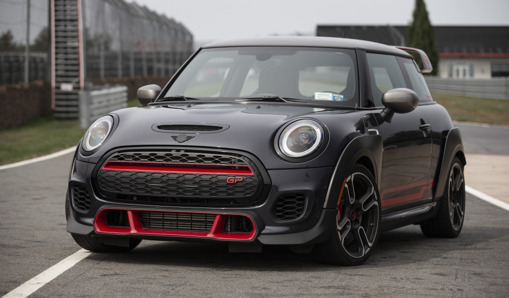 Черный автомобиль  MINI John Cooper Works GP, 2021 года 