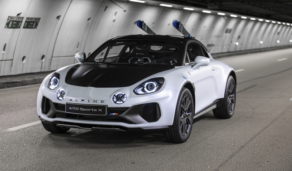 Автомобиль Alpine A110 SportsX 2020 года в тоннеле
