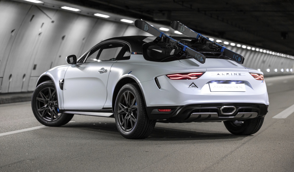Автомобиль Alpine A110 SportsX 2020 года вид сзади