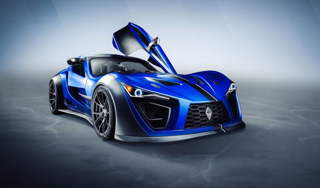 Синий автомобиль Felino CB7R 2020 года на сером фоне