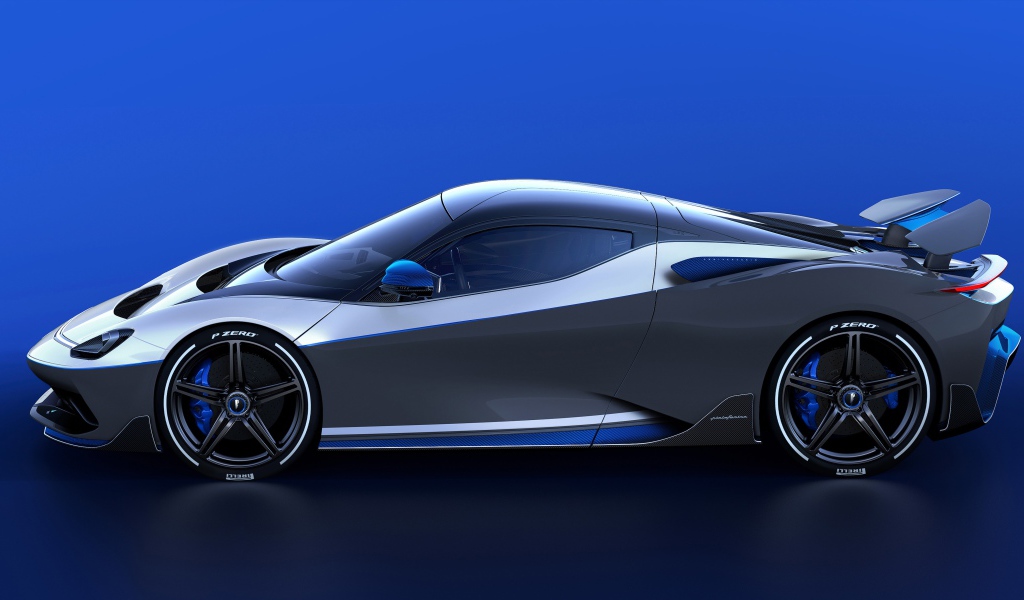 Серебристый автомобиль Pininfarina Battista Anniversario 2020 года