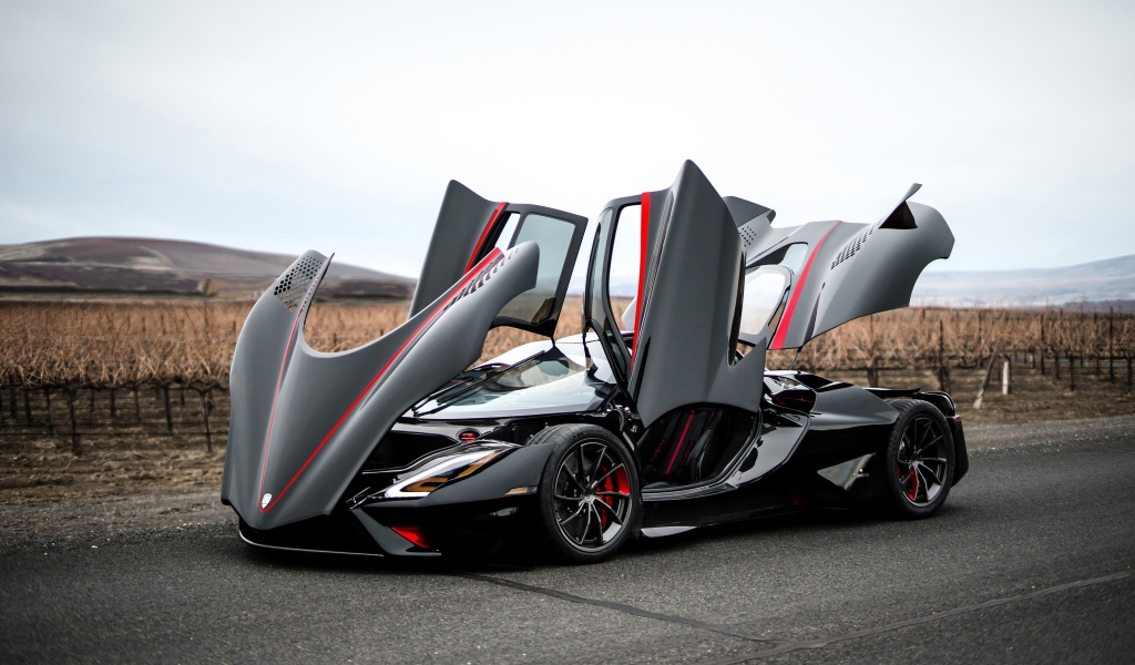 Спортивный  SSC Tuatara, 2020 года с открытыми дверями