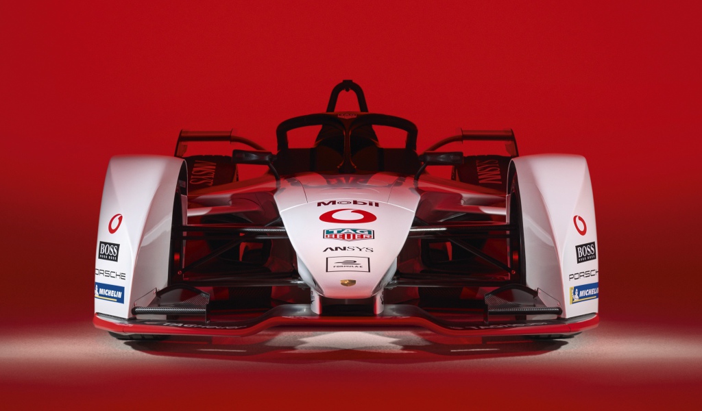 Гоночный автомобиль Porsche 99X Electric 2019 года вид спереди