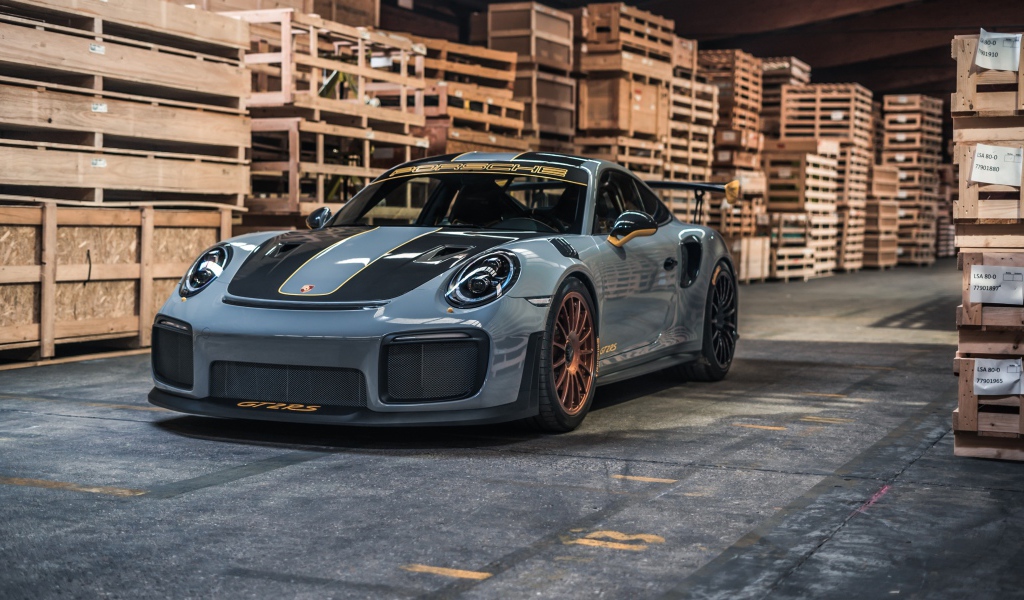 Автомобиль  Porsche 911 GT2 RS 2020 года на складе 