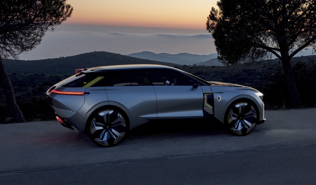 Внедорожник Renault Morphoz 2020 года на фоне заката