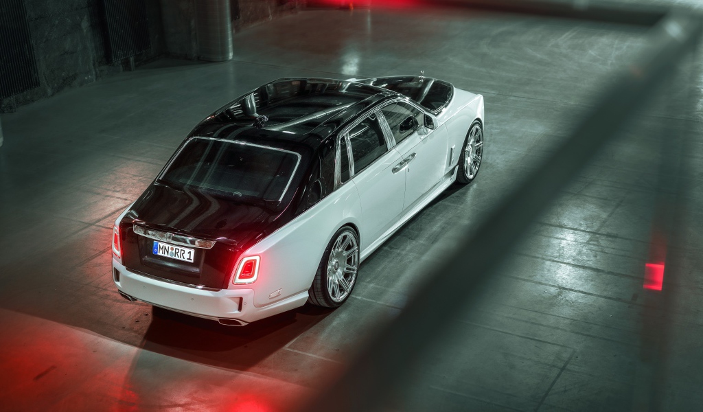Дорогой автомобиль  Rolls-Royce Phantom 2019  года