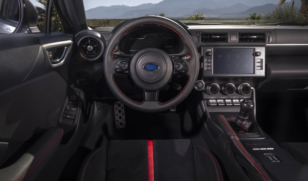 Салон автомобиля subaru brz 2022 года