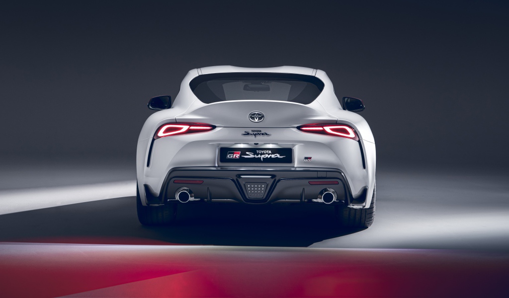 Автомобиль Toyota GR Supra 2L 2020 года вид сзади