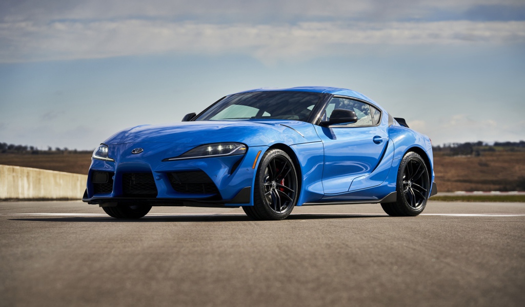 Синий автомобиль Toyota GR Supra A91, 2021 года 