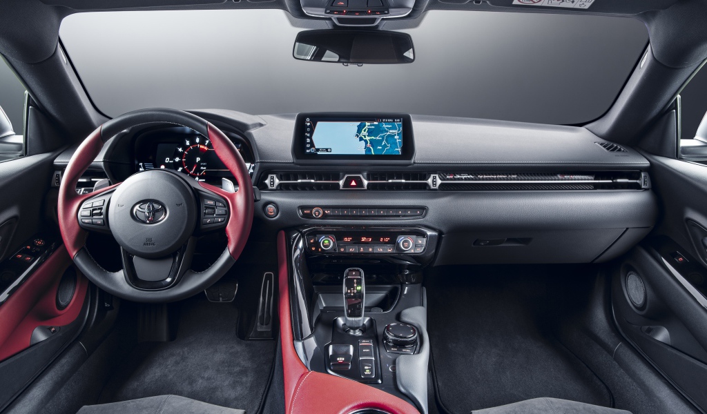 Кожаный салон автомобиля Toyota GR Supra 2L 2020 года