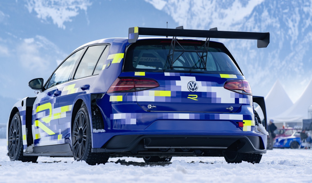 Спортивный автомобиль Volkswagen ER1 Concept 2020 года в горах 