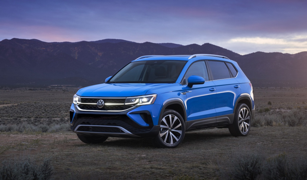Голубой внедорожник  Volkswagen Taos 2022 года 
