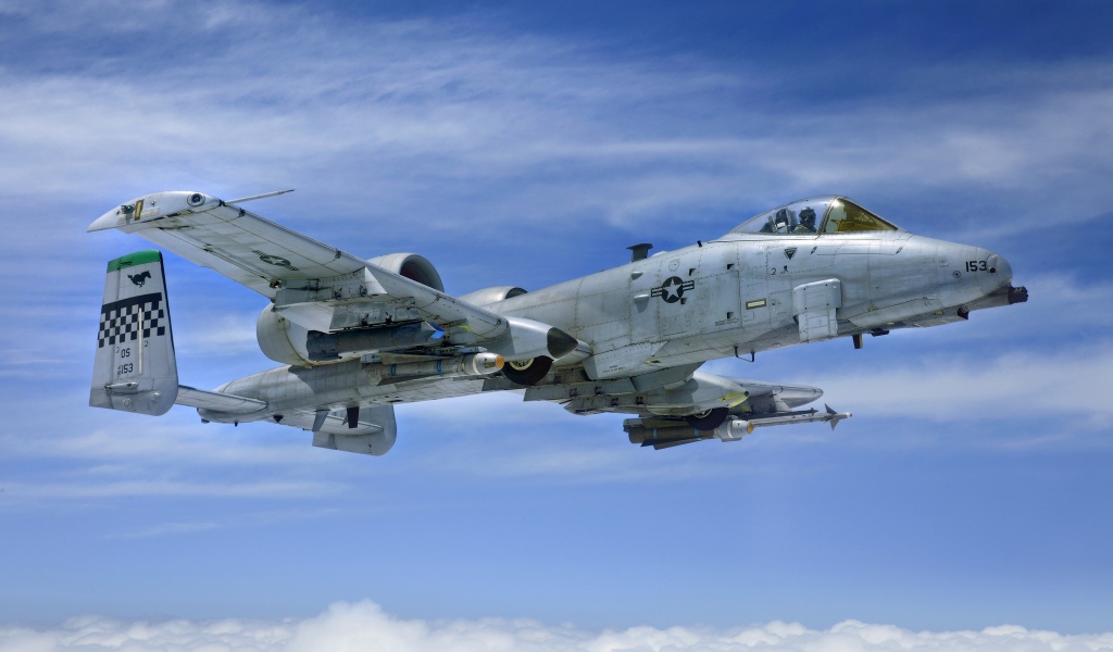 Штурмовик американской авиации A-10 Thunderbolt II AGM-65 Maverick, AIM-9 Sidewinder