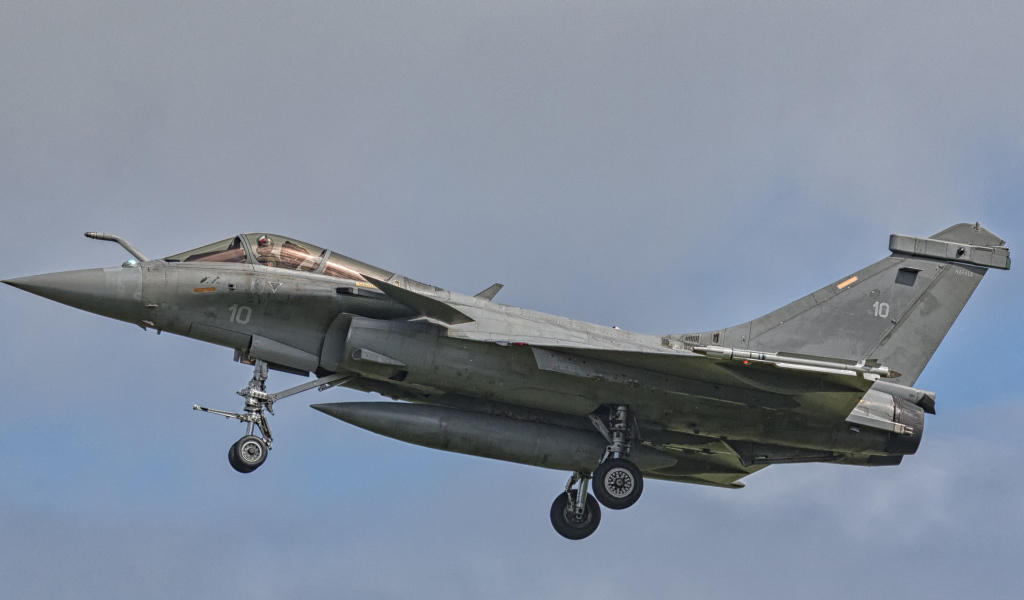 Истребитель French Navy Dassault Rafale M 10 в небе