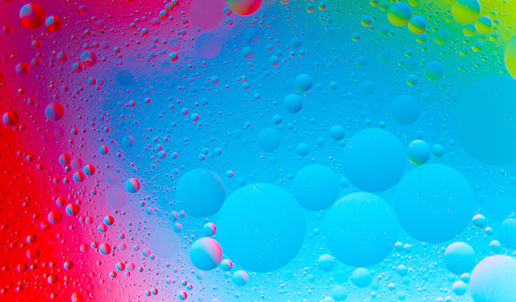 Пузыри воды на разноцветном фоне 