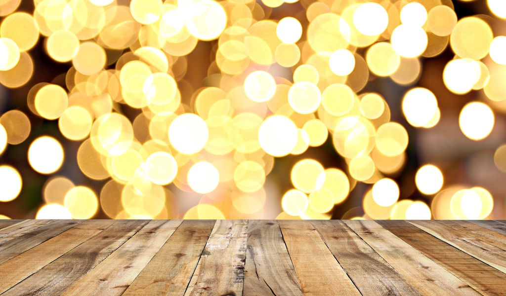 Деревянные доски и золотой фон боке