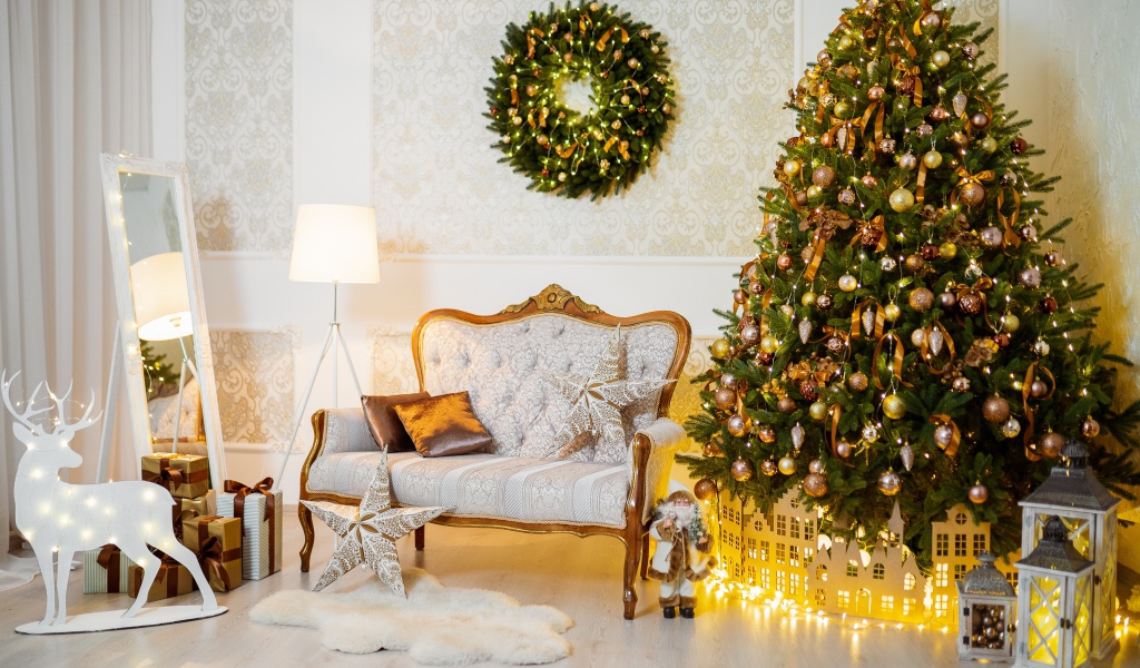 Красивая украшенная к Рождеству комната 