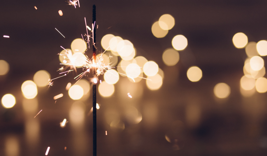 Зажженный бенгальский огонь крупным планом