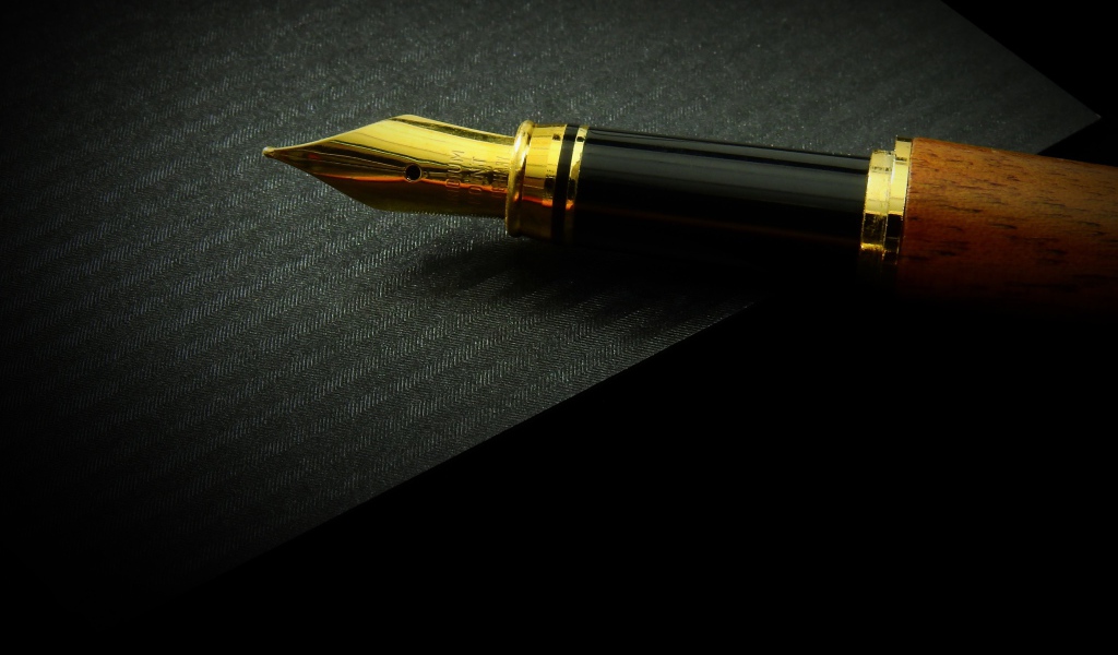 Чернильная ручка с золотым пером 