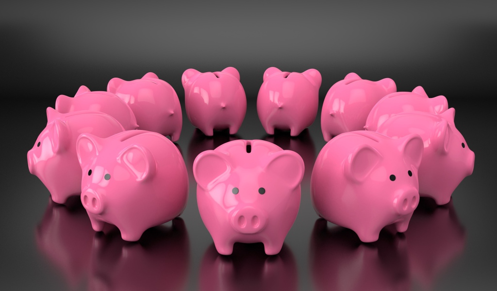 Много розовых свиней копилок на сером фоне