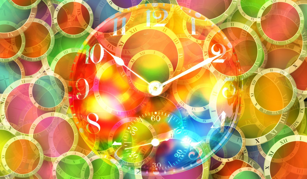 Часы  на необычном фоне